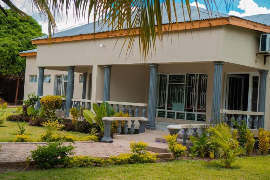 Adams Lodges Ltd Mangochi Ngoại thất bức ảnh