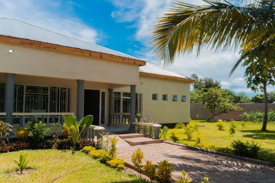 Adams Lodges Ltd Mangochi Ngoại thất bức ảnh